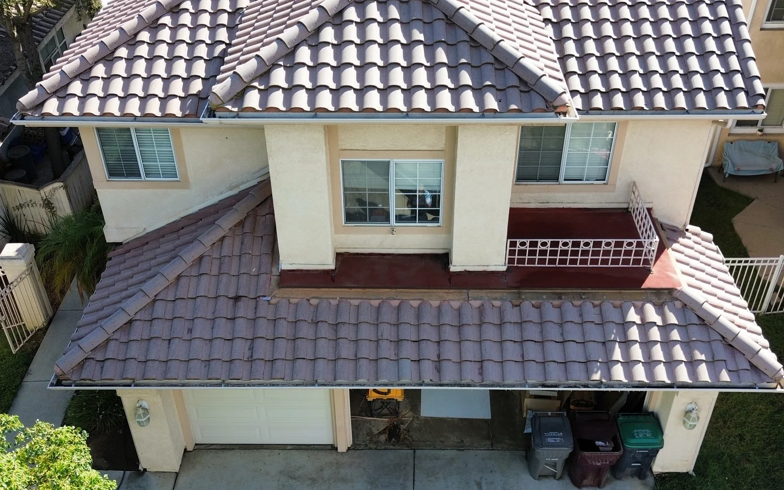 Roof gutters and stucco walls in an owner-supplied Forever Clear property photo